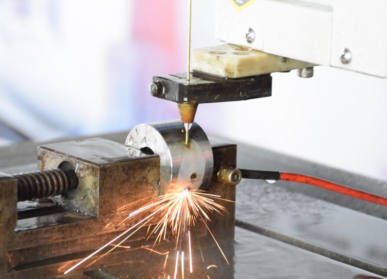 如何在難加工材料、曲面、斜面等異形面穿孔加工