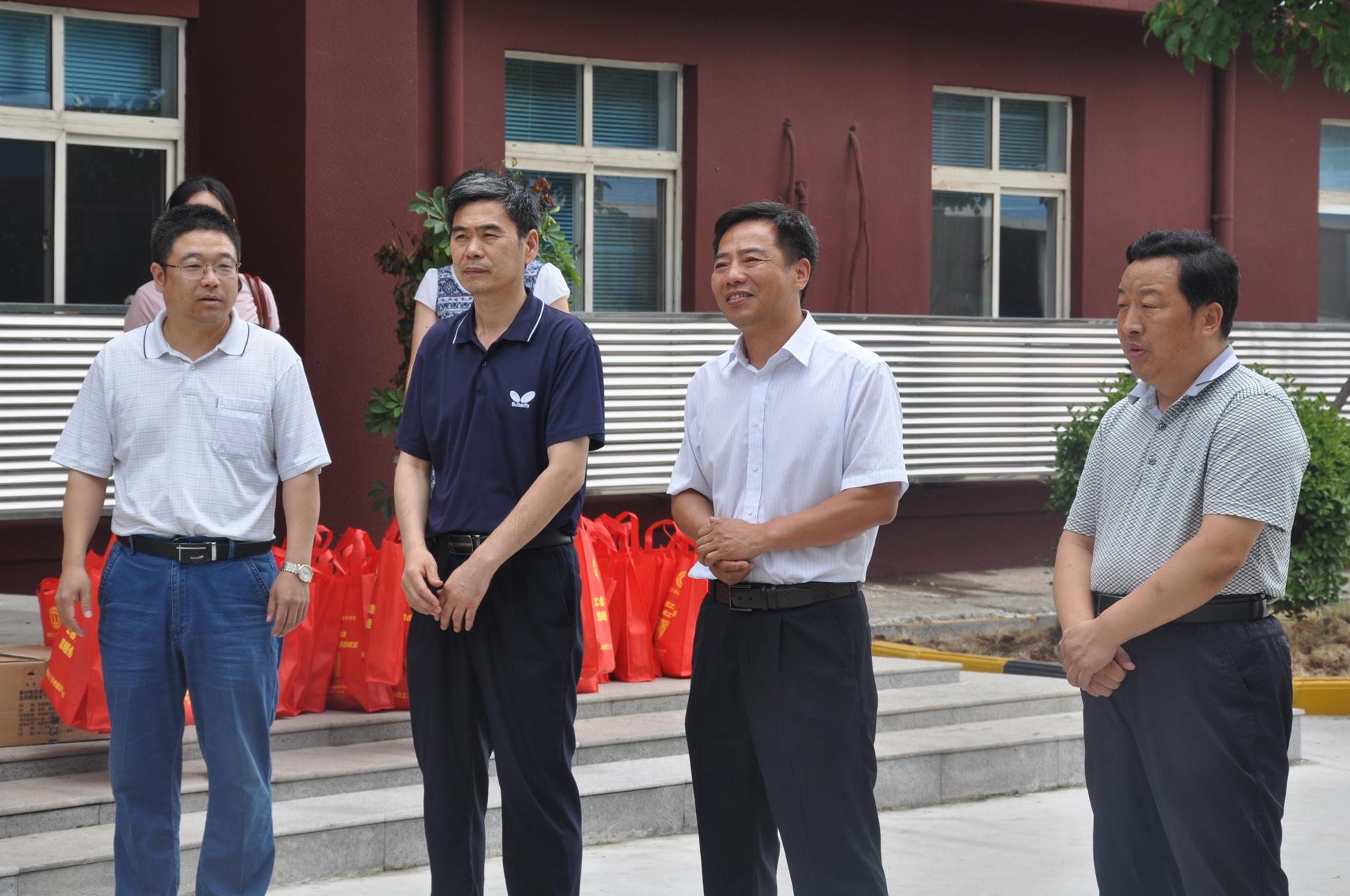 1501140764845472.jpg 工會送清涼31920.jpg