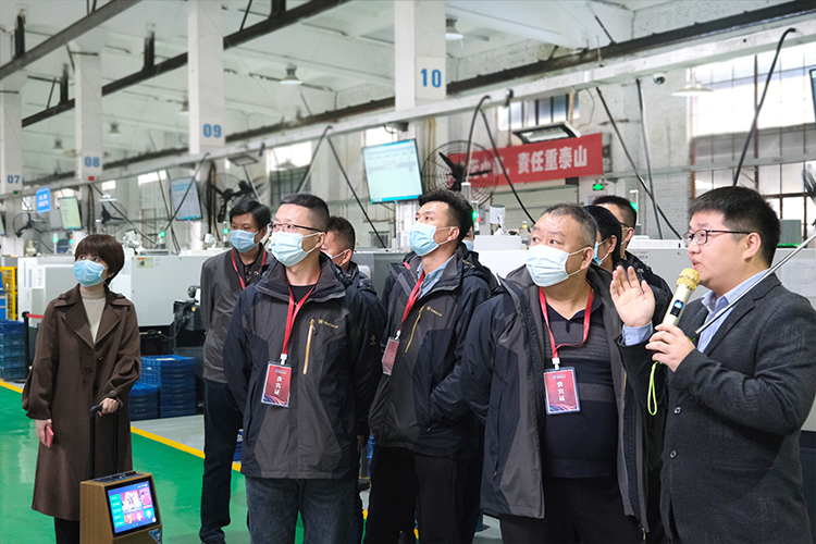 1634786263769149.jpg 【整理】泗水機(jī)床附件行業(yè)協(xié)會(huì)來訪照片L1020褚少青 (14).jpg