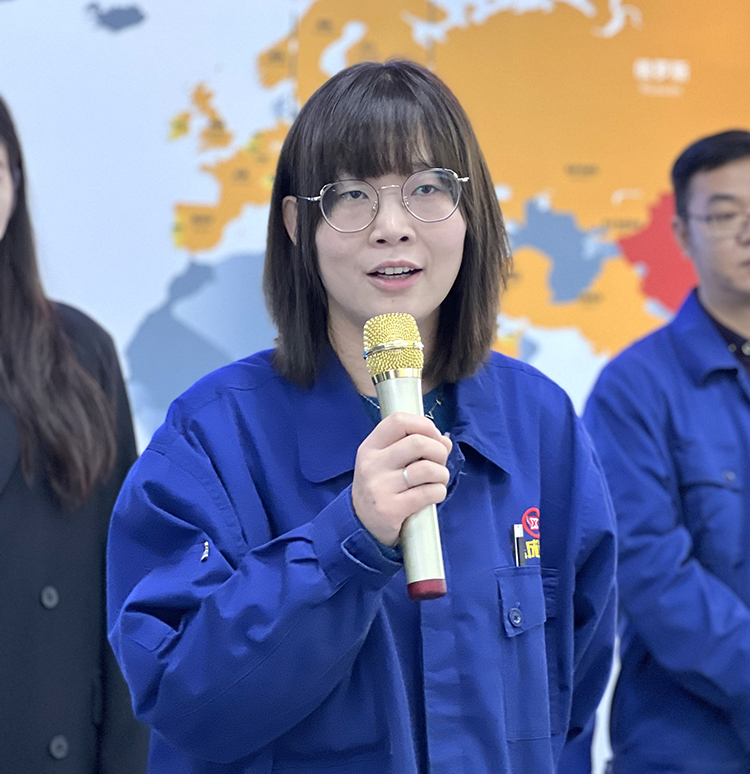 1637651713615282.jpg 【整理】入職一周年紀念儀式4L1120褚少青 拷貝.jpg