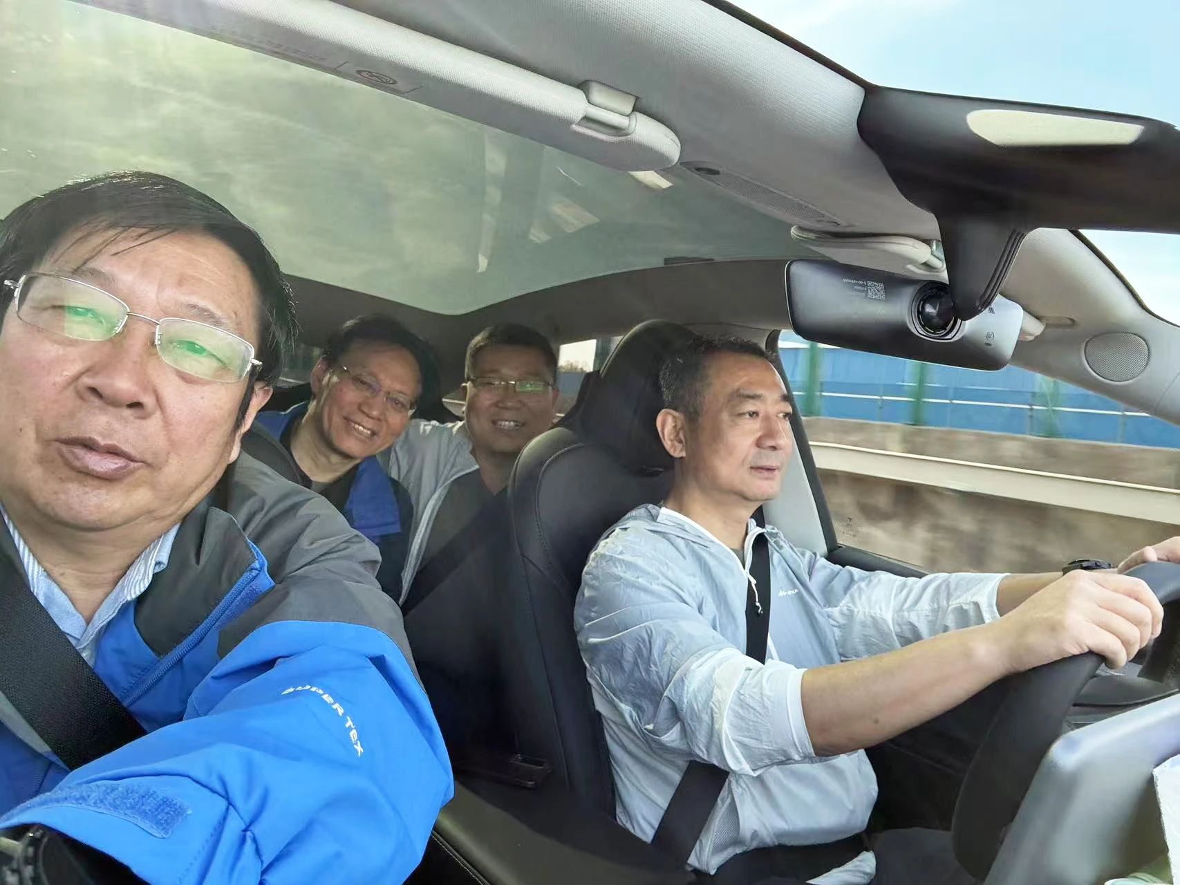 1745048124102638.jpg 1745048124102638.jpg